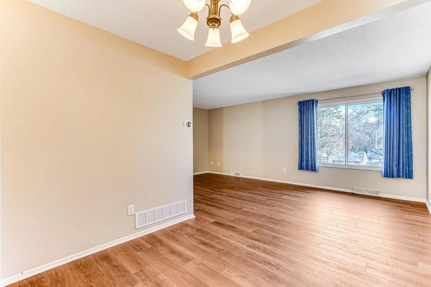 2285 Pond Avenue, Maplewood, MN 55119