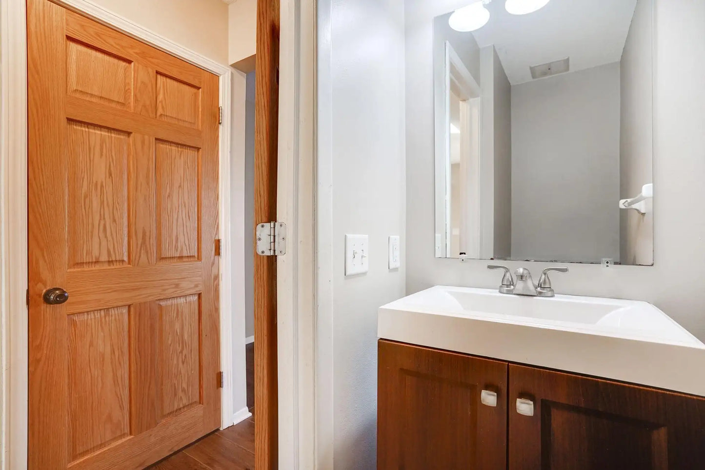 2285 Pond Avenue, Maplewood, MN 55119