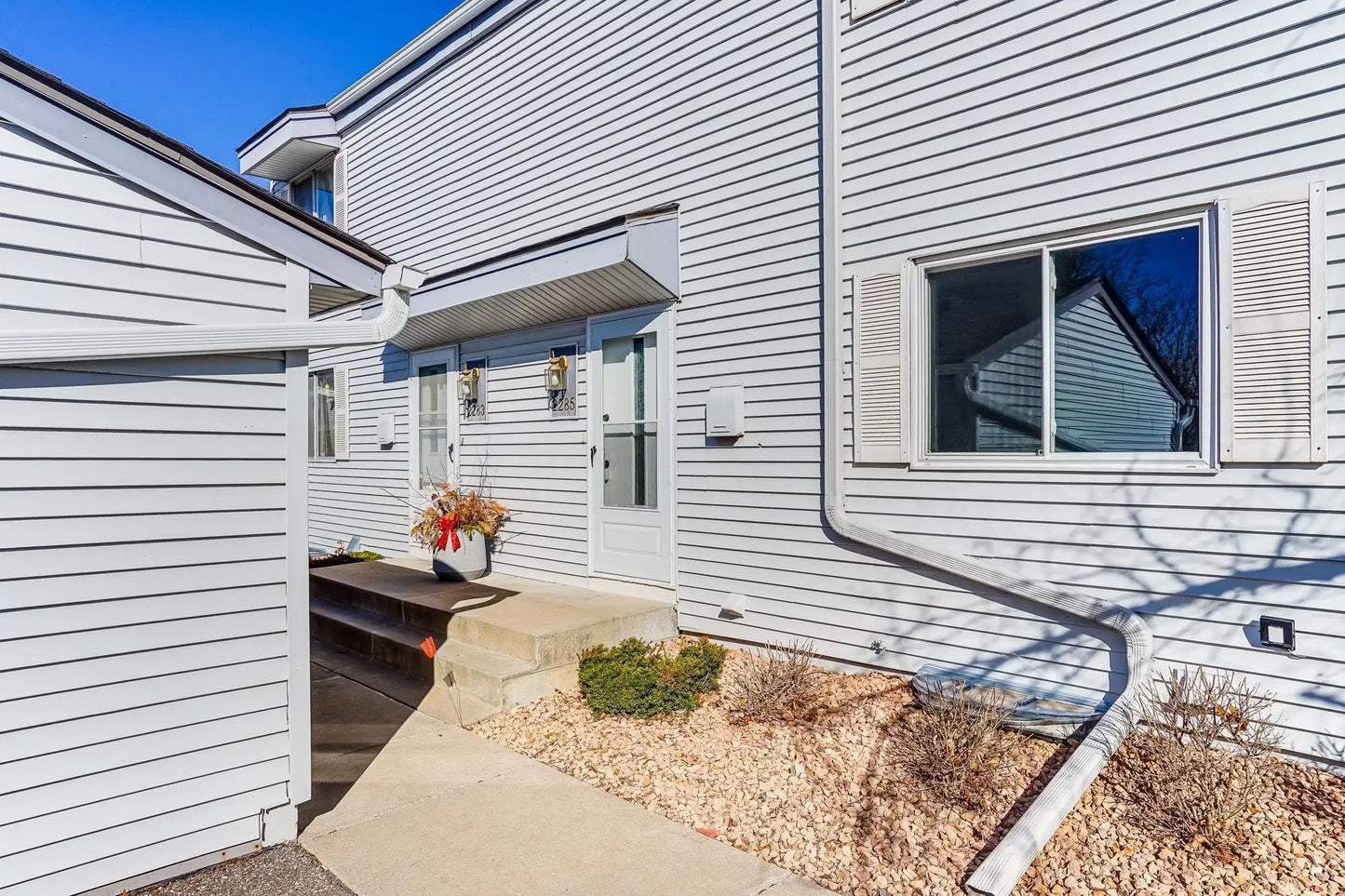 2285 Pond Avenue, Maplewood, MN 55119