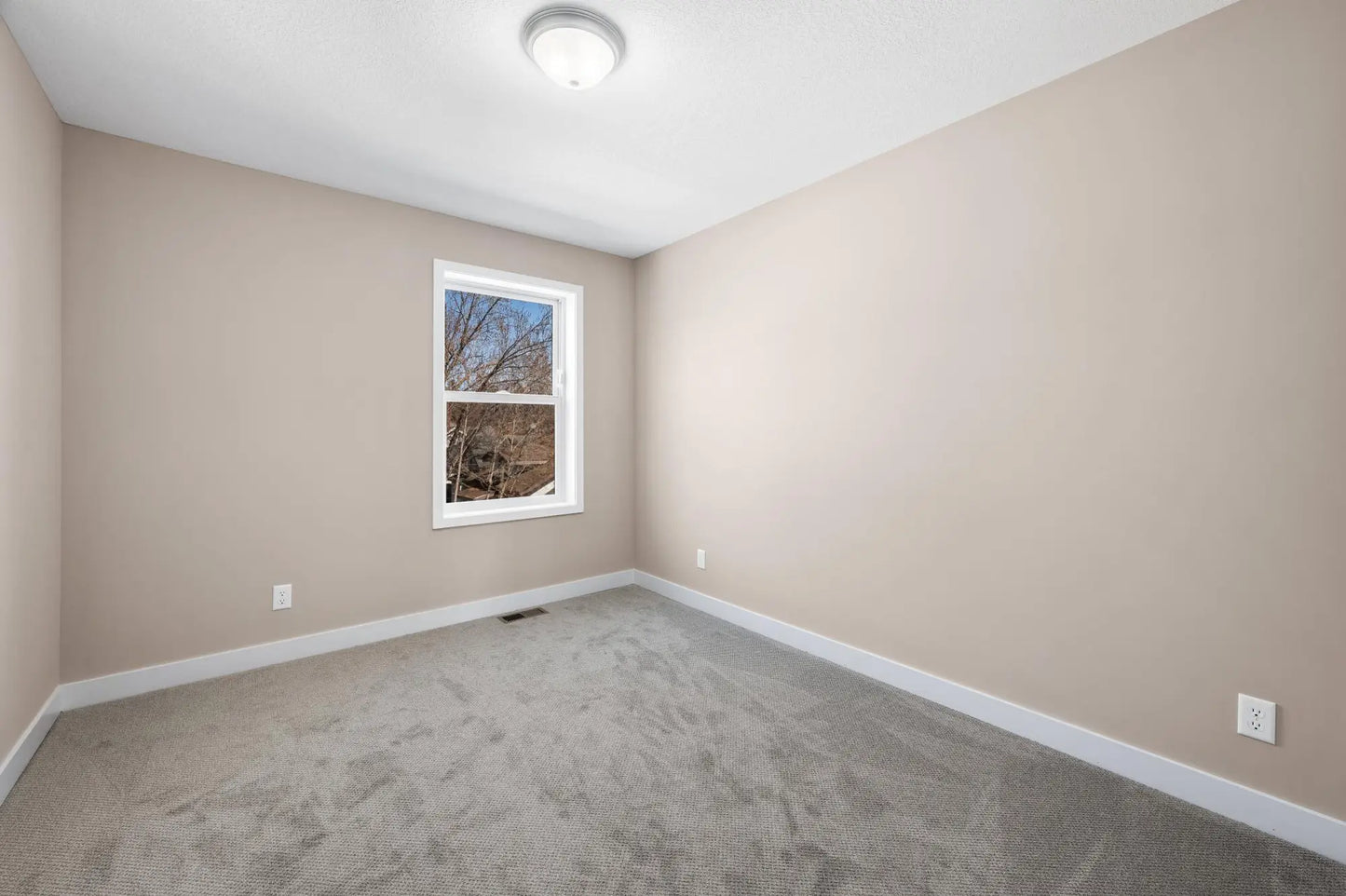 2606 Golden Valley Road, Minneapolis, MN 55411