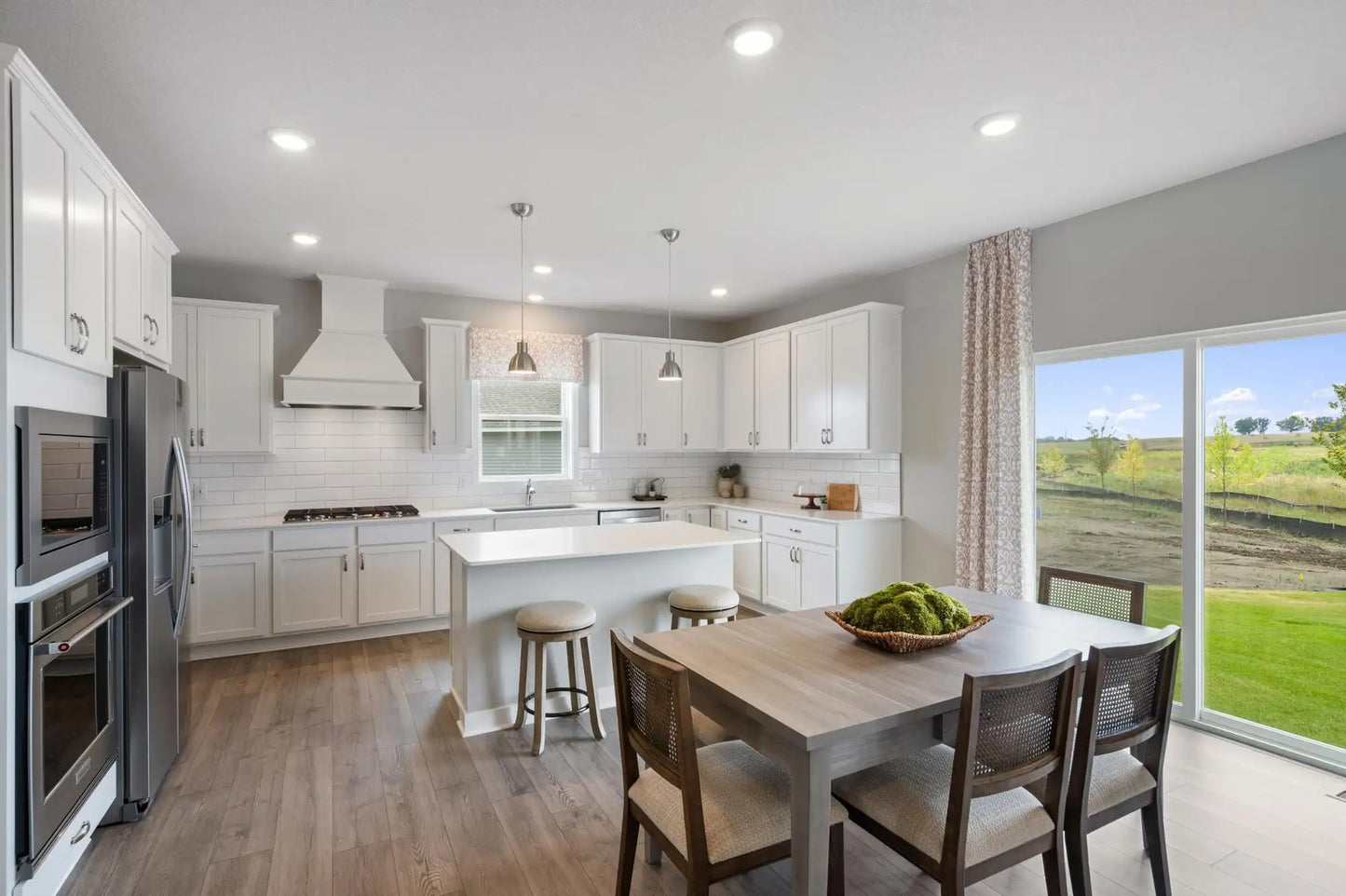 2428 Marsh View Court, Shakopee, MN 55379