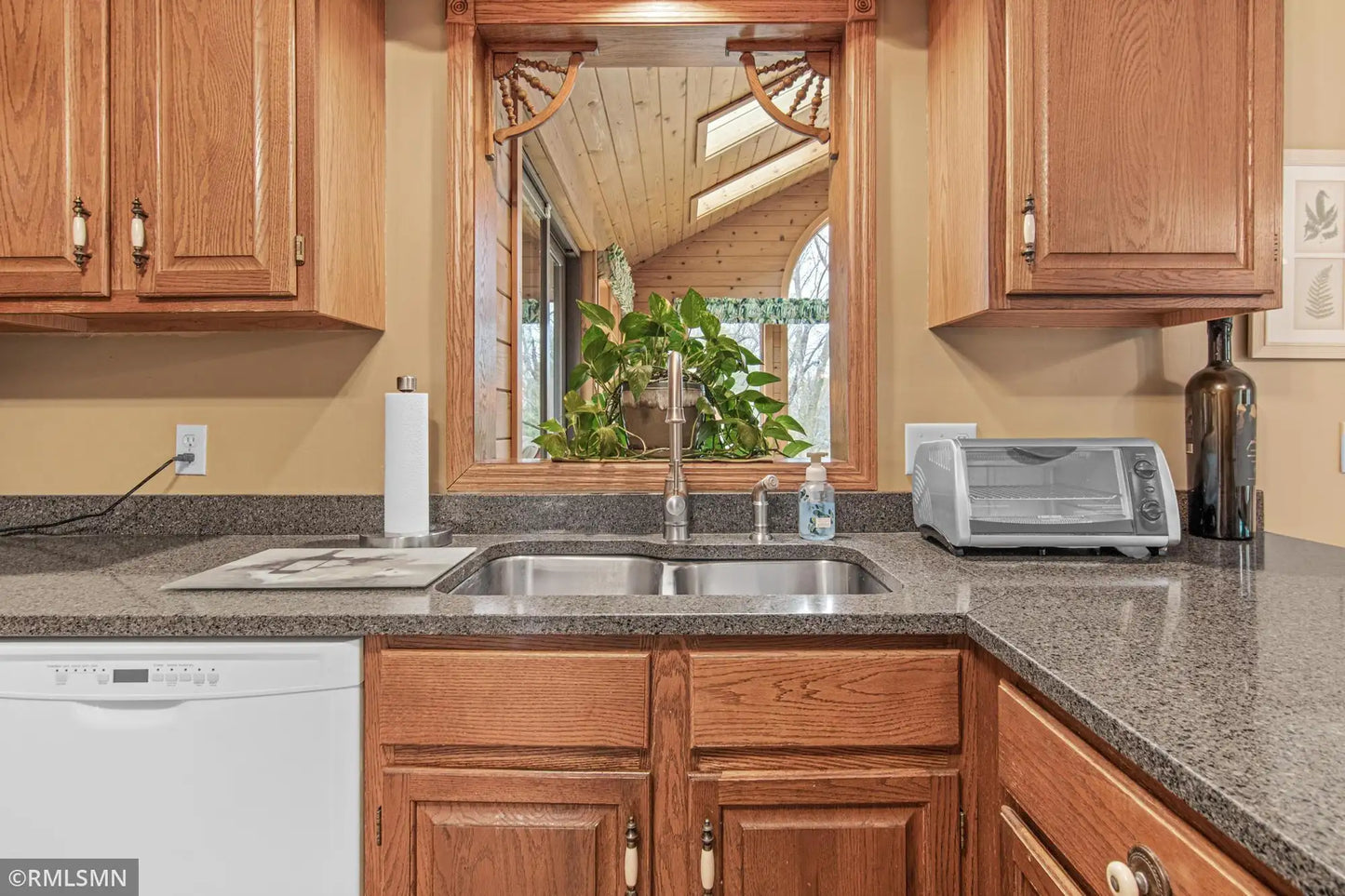 1615 Oakgreen Avenue, West Lakeland Twp, MN 55082