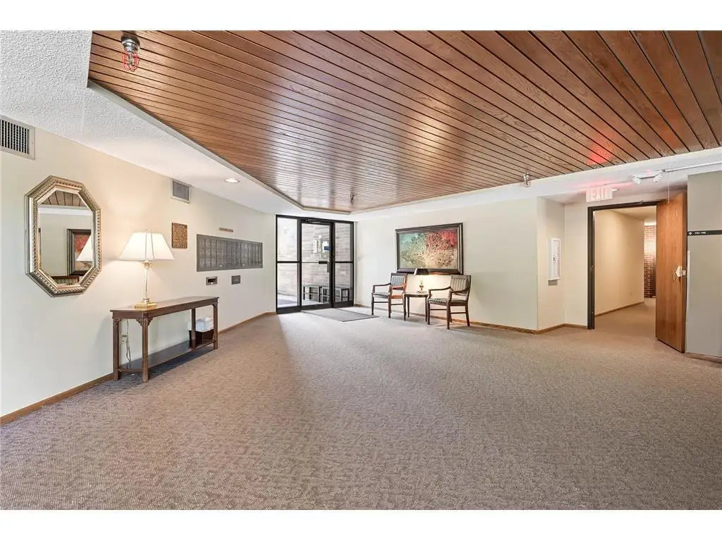 20 Windsor Lane, New Brighton, MN 55112