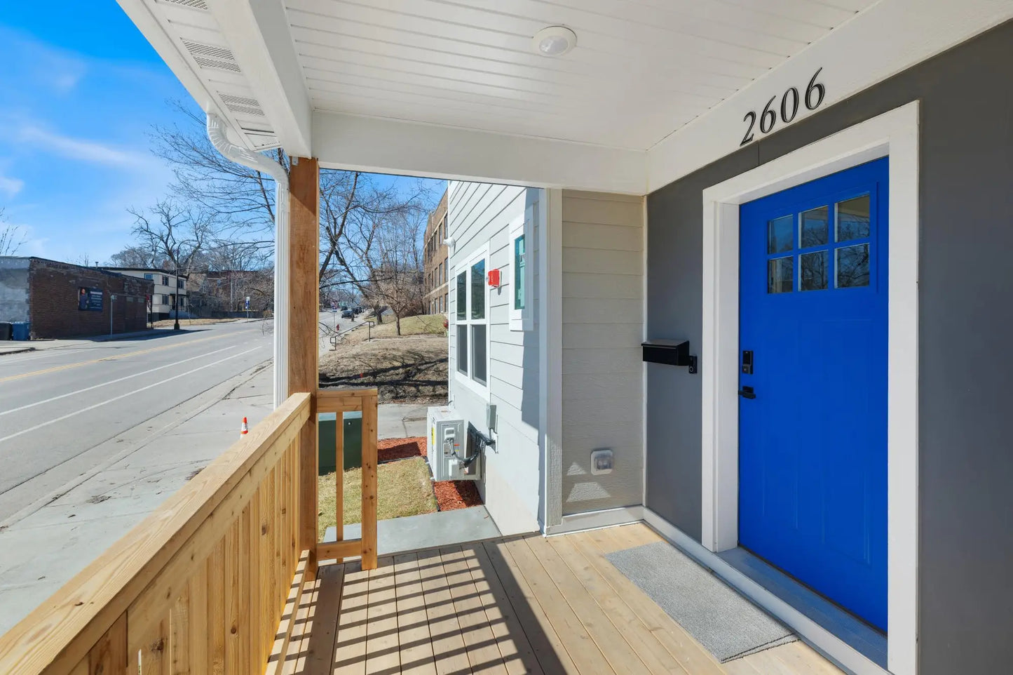 2606 Golden Valley Road, Minneapolis, MN 55411